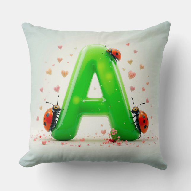 Coussin Coccinelles mignonnes sur la lettre verte de l'alp (Recto)