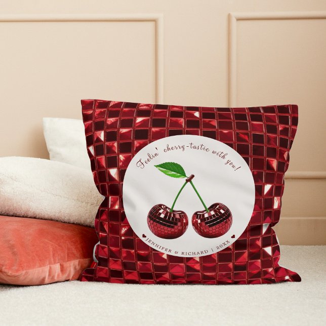 Coussin Codé cerise Valentine's Day Custom (Cherry Coded Valentine's Day Custom Throw Pillow
)