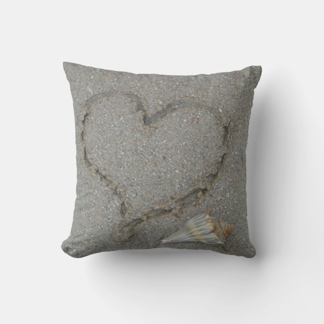 Coussin coeur dans le sable avec coquille (Recto)