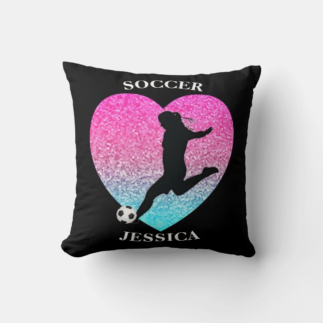 Coussin Coeur de fille de football avec nom (Recto)