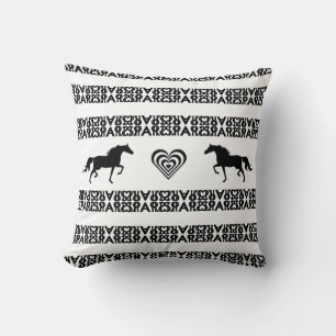 Coussin Coeur et chevaux concentrés sur motif noir et blan