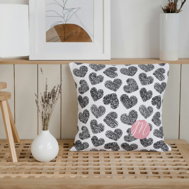 Coussin Coeurs de Doodle Noir et Blanc modernes Monogramme (Créateur téléchargé)