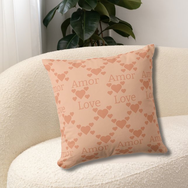 Coussin Coeurs de pêche bilingues Amor Love Texte (peach heart bilingual pillow. amor-love editable personalized custom text. multilingual project)