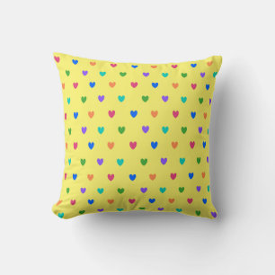 Coussin Coeurs de polka arc-en-ciel sur jaune