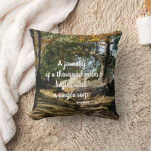 Coussin Commencer le sentier du bois de la citation inspir