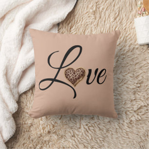 Coussin Conception de l'amour du cœur léopard Glam