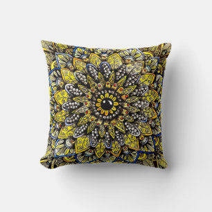 Coussin Conception de mandala dessinée à la main jaune ver