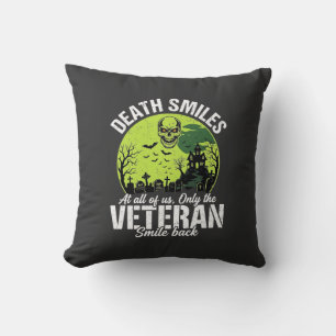 Coussin Conception Halloween Sourire de mort de vétéran_1