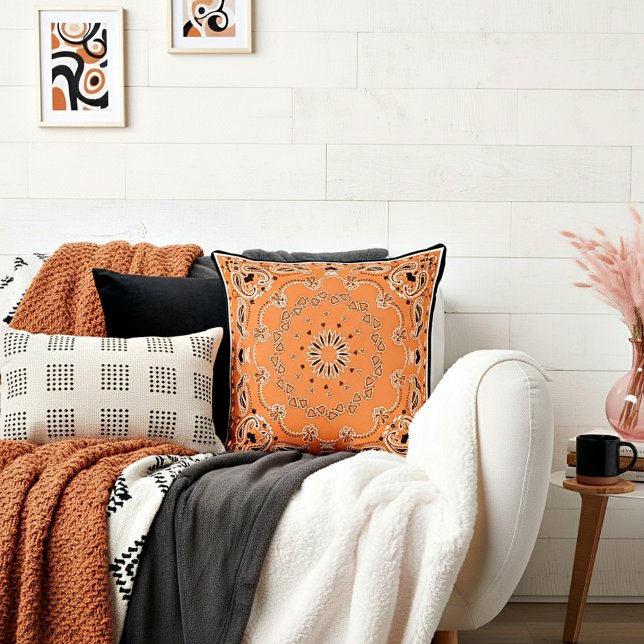 Coussin conception orientale orange (Créateur téléchargé)