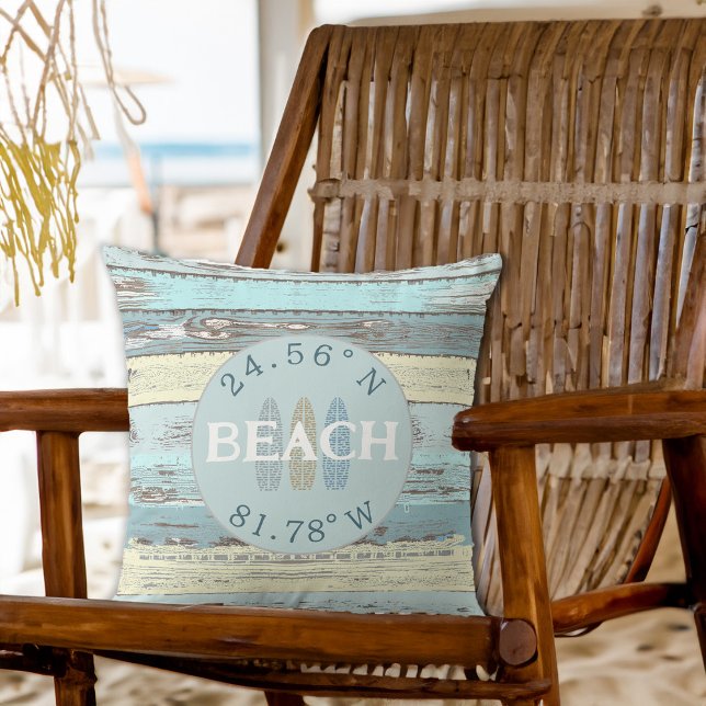Coussin Coordonnées personnalisées Bois chérif de plage (Personalized Coordinates Beach Driftwood Throw Pillow)