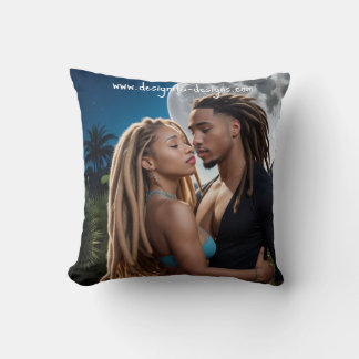 Coussin Couple au Clair de Lune - Art Numérique Romantique