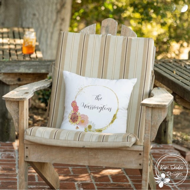 Coussin Couronne Fleur sauvage personnalisée avec nom de f (Créateur téléchargé)