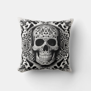 Coussin Crâne en dentelle noir et blanc souriant