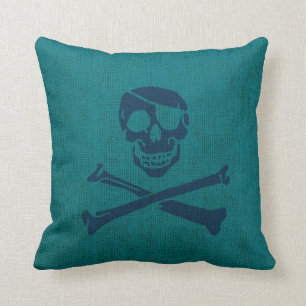 Coussin Crâne et os croisés de pirate dans l'océan
