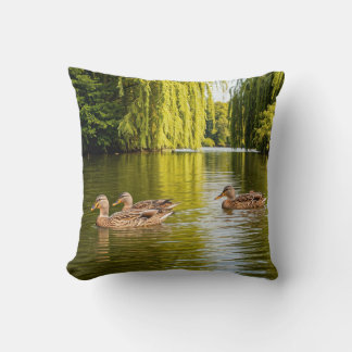 Coussin Créer une image d'un groupe de baignade sur les qu