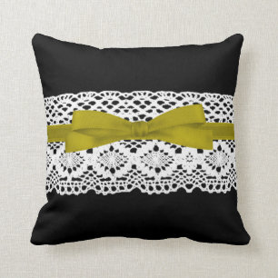Coussin crochet dentelle, effet ruban jaune damas