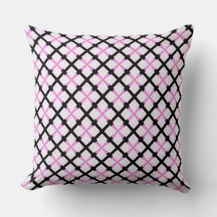 Coussin Croisé rose clair sur cadre noir
