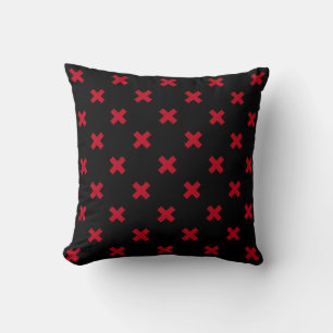 Coussin Croix rouge coutures sur noir