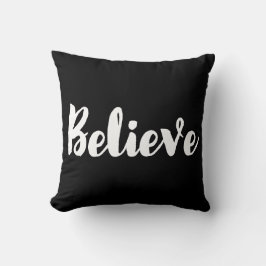 Coussin Croyez la police blanche tendance