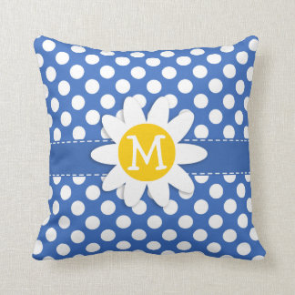 Coussin Cute Daisy sur Cerulean Blue Pois