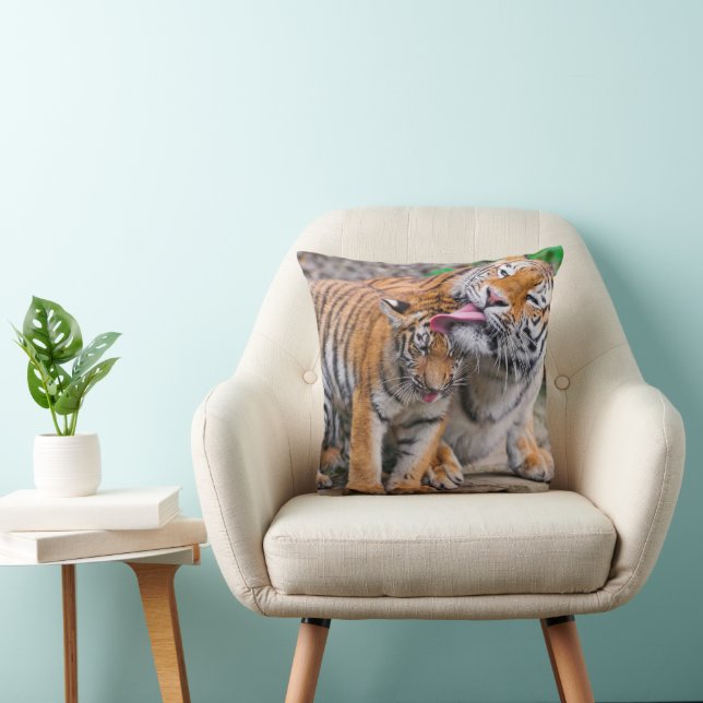 Coussin Cutest Baby Animals | Siberian Tiger Family (Chaise)