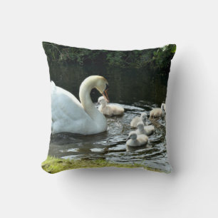 Coussin Cygne blanc avec poules