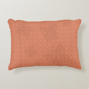 Coussin d'accent orange à motifs papillons et tour