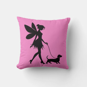 Coussin Dachshund promenant avec une fée