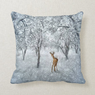 Coussin Daine dans l'aquarelle argentée d'automne de neig
