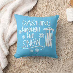 Coussin Dashing Through the Snow with Sled & Snowflakes
