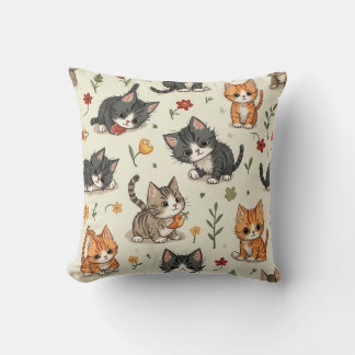 Coussin de chat mignon jouant avec des jouets.