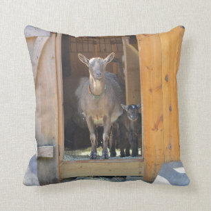 Coussin de chèvre de maman et de bébé