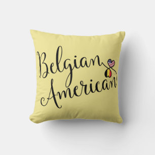 Coussin de jet de coeurs enlacé par Américain