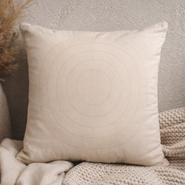 Coussin de jetée en spirale de pierre Zen (Soft stone spiral in blush beige brings quiet movement to modern neutral spaces)