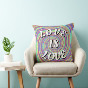 Coussin de jeton de fierté Love Is Love