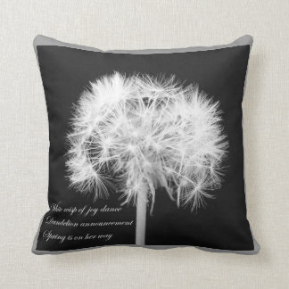 Coussin de MoJo d'Américain de Haiku de pissenlit