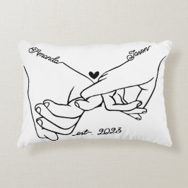 coussin de promesse de couple se tenant la main, p