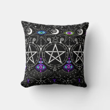 Coussin décoratif avec symboles ésotériques