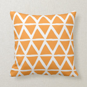 Coussin décoratif géométrique de triangles oranges