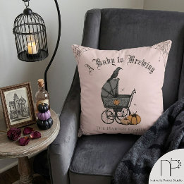 Coussin décoratif gothique A Baby is Brewing