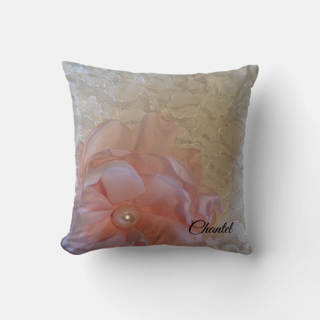 Coussin Dentelle romantique et rose (Recto)