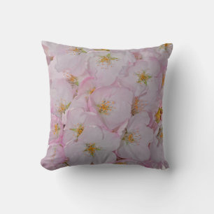 Coussin Des fleurs de cerisiers roses lancent l'oreiller