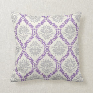 Coussin dessin damassé pourpre gris et crème de style roya