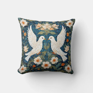 Coussin Deux colombes blanches parmi un motif floral
