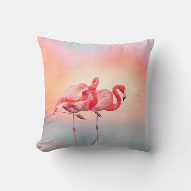 Coussin Deux flamants roses dans l'eau au coucher du solei (Recto)
