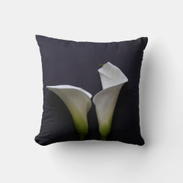 Coussin Deux lys calla sur fond noir