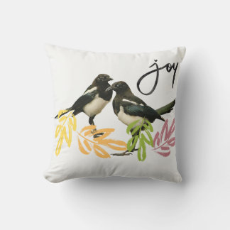 Coussin "Deux pour la joie" Magpies avec accent floral.