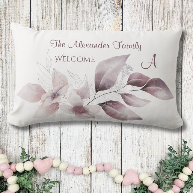 Coussin D'extérieur Aquarelle Nom de famille et accueil botanique init (Monogram Family Last Name and Initial Elegant Welcome Porch Lumbar Pillow)