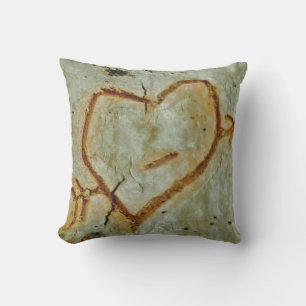 Coussin D'extérieur coeur sculpté sur l'arbre Photo écorce de peuplier