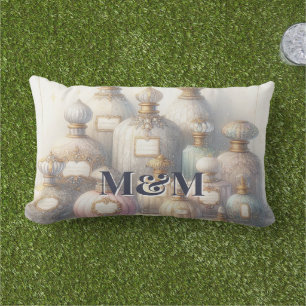 Coussin D'extérieur Collection de parfums de niche, aquarelle monogram
